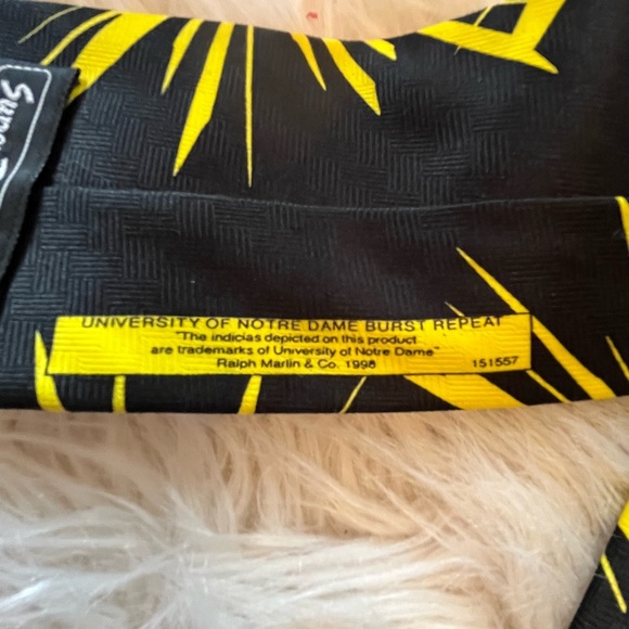 Vtg. University Of Notre Dame Fighting Irish Mascot Neck Tie 1998 - Picture 4 of 5